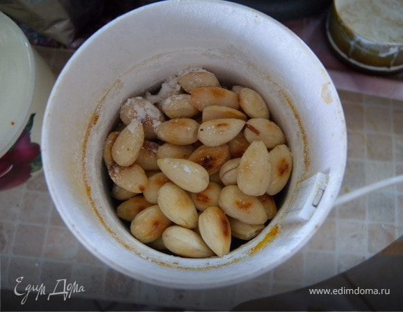 Когда остынем измельчаем в кофемолке (или другим способом, но максимально мелко)