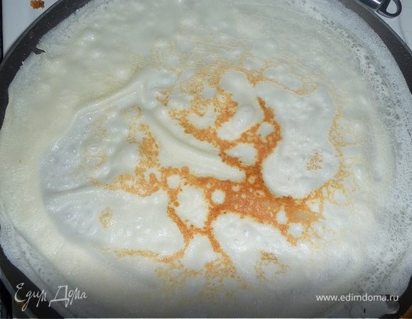 выпекать на хорошо разогретой сковородке. 
При выпекании есть один секрет: всю массу перед тем как наливать в сковородку, необходимо каждый раз перемешивать.