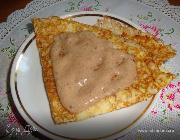домашний йогурт я делала в йогуртнице с помощью Активии. если у вас нет - можно взять любимый магазинный, но не кислый. 
чернослив отделяем от косточек и заливаем йогуртом, добавляем корицу и хорошенько взбиваем погружным блендером. 
на баночку йогурта 140мл. пошло 7 ягод чернослива, корицы на кончике ножа. если не достаточно сладко - добавить чайную ложку сгущенного молока. 