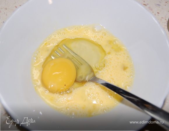 Яйца взбить
