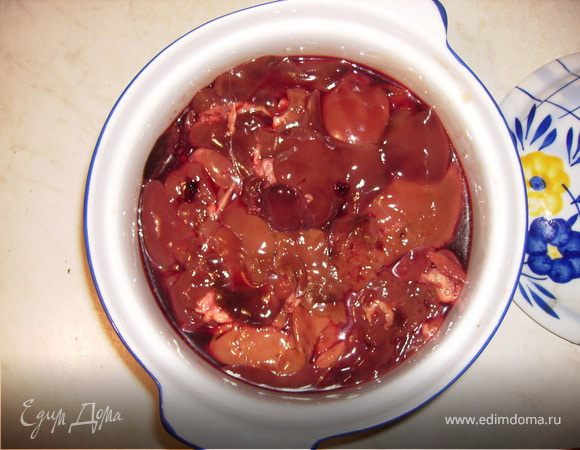 Печень помыть, высушить бумажной салфеткой.