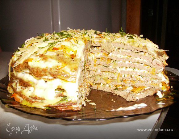 И так каждый блинчик.
Самый последний блинчик так же, но обязательно смазать бока майонезом.