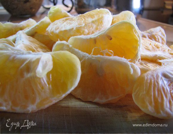 Блины испечены - готовим конфитюр.
Чистим мандарины