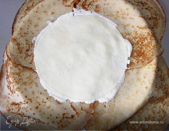 Сверху блинчик сулугуни.