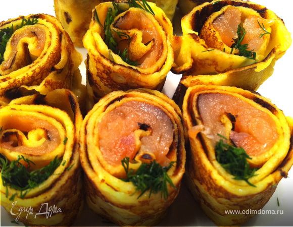 завернула. Разрезала на 6 частей. Тоже роллы:)