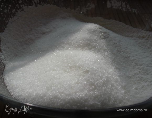 добавить сахар