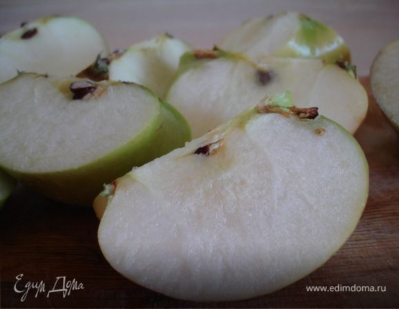 пака тесто отдыхает, а его ингредиенты знакомятся и дружаться, подготовим яблоки