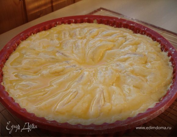 накрыть оставшимся тестом и смазать желтком