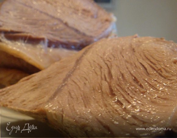 Готовить на слабом огне при кипении 2-3 часа. Подавать в горячем или холодном виде с горчицей,хреном, соленьями-на ваше усмотрение!
Приятного аппетита