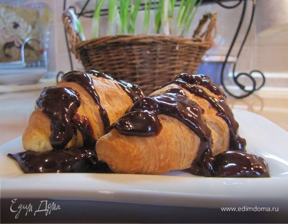 готовые рогалики полить шоколадом (в зависимости от желания хозяйки) 