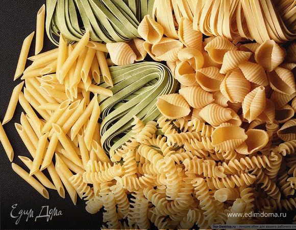 Макароны отварить в большом количестве воды, посолить (я солю обычно в конце). Откинуть на дуршлаг (они не должны быть слишком мягкими).
