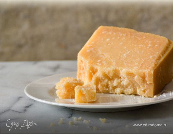 Сыр натереть на мелкой терке.
