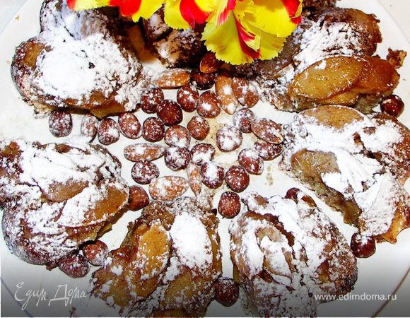 В оставшийся сироп добавить ликёр.Готовый бисквит обмазать со всех сторон сиропом.Остудить.Посыпать сахарной пудрой.Приятного аппетита!)))