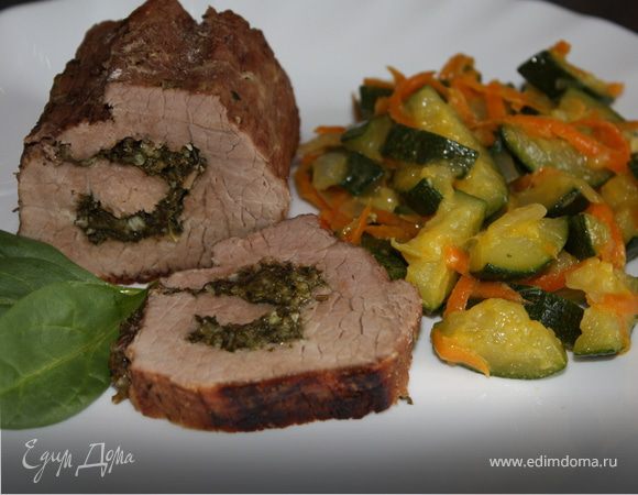 Рулет порезать, подавать с рагу. Приятного аппетита!