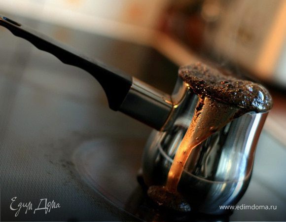 Сварить в турке кофе, хорошенько процедить, оставить остывать. 
Если у вас есть кофемашина - отлично, она вам и процедит лучше.