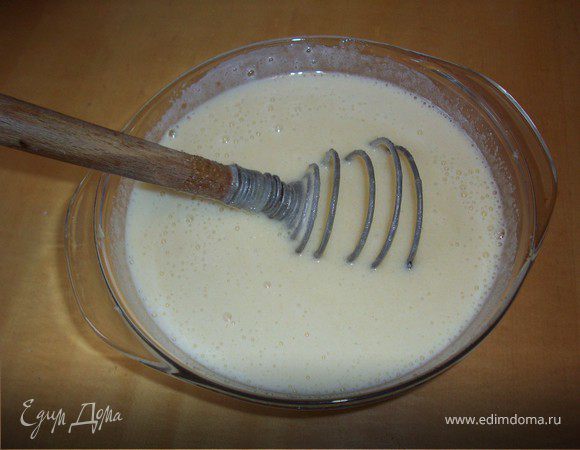 Взбить яйца с сахаром "до бела".