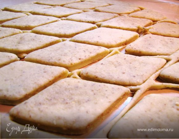 Вымесить с орехами, раскатать толщиной 0,8-1 см, вырезать печенюшки.