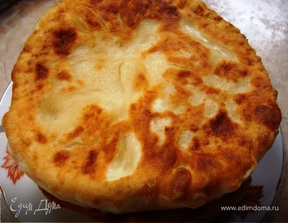 Заранее хочу извиниться перед людьми, которые давно и успешно пекут пирожки, за столь подробное описание. Просто сегодня мне одна девочка пожаловалась (Олюшка, я помню про тебя!!!), что она пробовала несколько раз пожарить пирожки, но у нее не получилось. Поэтому для нее и людей, которые не умеют (но очень хотят) научиться печь пирожки, я так подробно все постаралась описать… Надеюсь, что у всех все получится, и вы и ваши семьи получат истинное удовольствие!!!