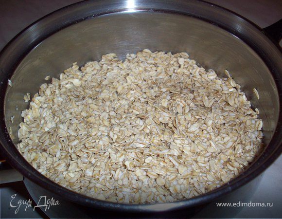 Бульоном залить хлопья и оставить настаиваться не мене, чем на 1-2 часа. (Я оставляю на ночь) и на завтрак готовлю "котлетки".