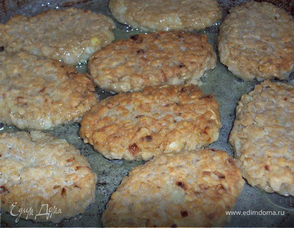 Готовые заготовки обжариваем на растительном масле до золотистого цвета.