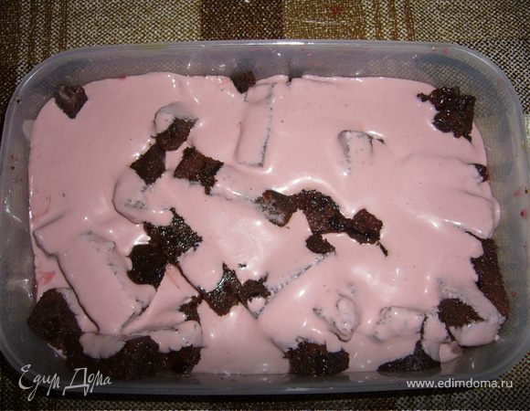 Сверху залить еще 1/3 крема