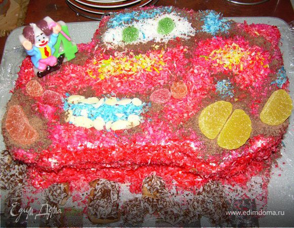 Добавить варенье (можно любое, но я делала с клубничного, вишневого, смородинового - у меня варенье с фруктами, не как джем). Здесь я использовала клубничное.