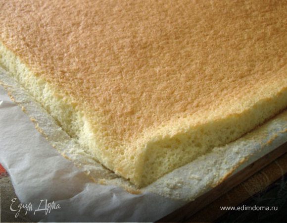 Минут через 15 бисквит готов!