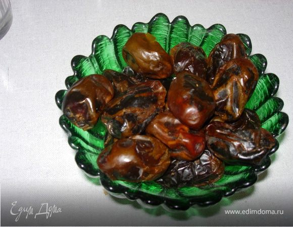 Добавляем финики и доливаем воду до верха кастрюли. Варим еще 20 мин.
Снимаем с огня и даем настояться.
Детский компот готов!!