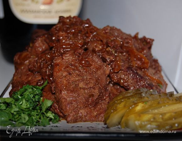 Когда вино выпарится на 2/3,мясо готово.Мясо можно подавать с пюре или с отварным рисом.
Приблизительно по времени у меня ушло 1.30-1.45