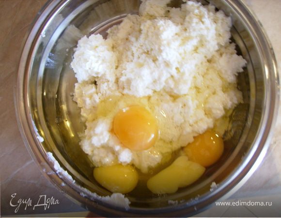 добавляем яйца