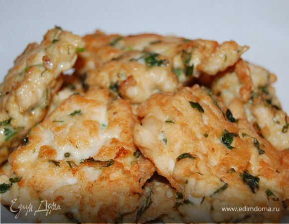 Готовые котлетки
выкладываем на тарелочку,застеленную бумажным полотенцем,чтобы оно впитало излишки масла.Все!!!Быстро,просто,вкусно!
Выход 12 средних,можно даже сказать небольших котлеток.