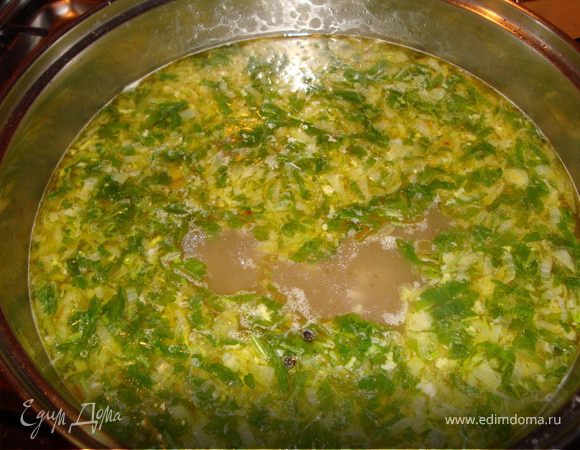 Накрываем кастрюлю крышкой и выключаем плиту.
Даем настояться минут 3-5 и подаем. Приятного аппетита!