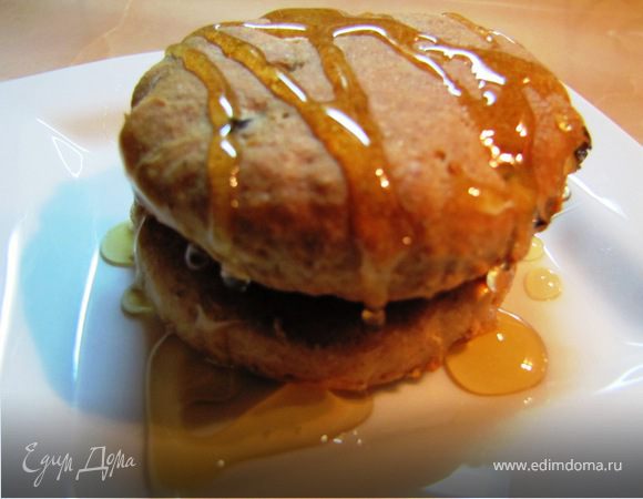 Печенье получилось с благородным ароматом, хлебной консистенции, не сладкое, для любителей послаще можно полить вареньем, сгущенкой, сиропом, или подать с медом – как я.