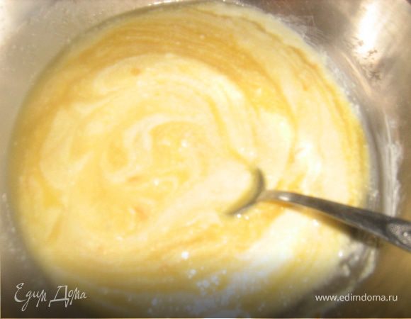 Шоколадную массу аккуратно ввести в творожную, перемешать.