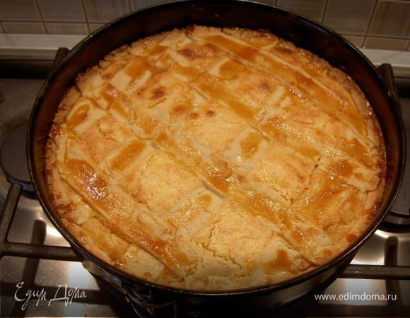 Выпекать в духовке разогретой до 175С 55-65 минут. Дать остыть на решетке, вынуть из формы.