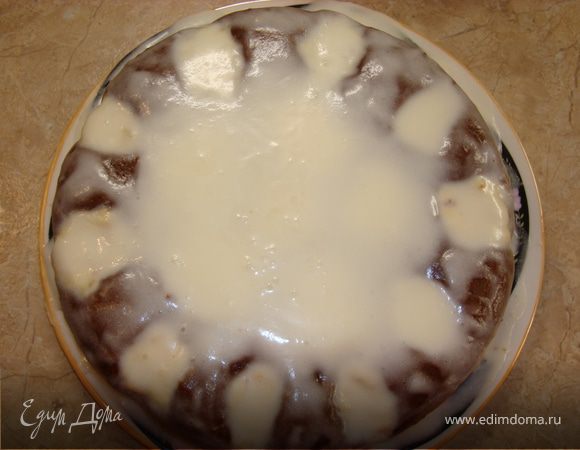 … который покрыть оставшимся кремом. Мне до такой степени понравился вид десерта, что было очень жалко его закрывать кремом, поэтому верх я не стала обильно смазывать.