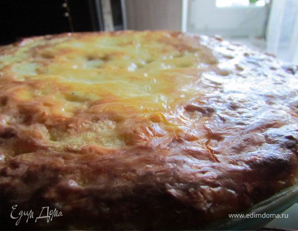 Выпекать при 180 С до появления золотистой корочки (минут 50). Дать немного остыть, нарезать и подавать со сметанкой и солеными огурчиками. Смачна есцi! :) ;)