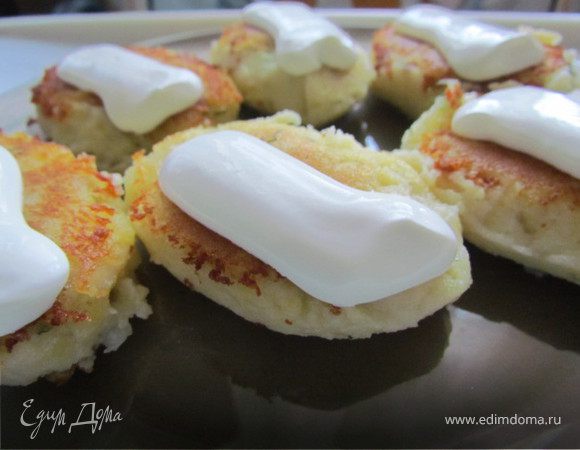 У меня осталось картофельное пюре и я сделала вот такие котлетки.