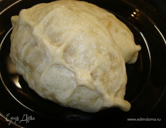 Пян-се, в отличие от пирожков, на расстойку ставить не нужно. Приготовить пян-се на пару в мантоварке или пароварке можно в течение 40 минут. Подавать советую со сметаной или майонезом, смешанным с соусом чили. Также к пян-се идеально подойдет соус «Японская приправа к салату из имбиря» от Станислава http://www.edimdoma.ru/recipes/18165.