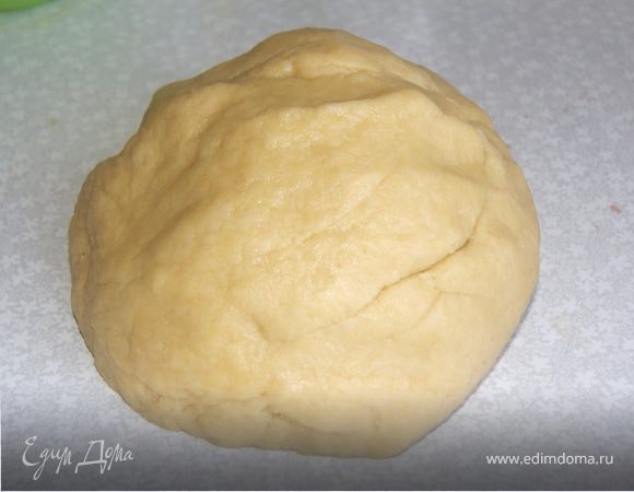 Вымесить тесто до получения однородной массы. Выложить в форму, сформировать корзинки.