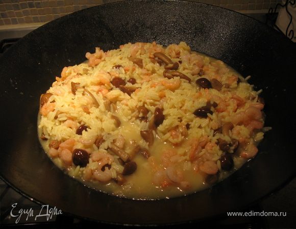 За 5 минут до окончания добавить креветки. 