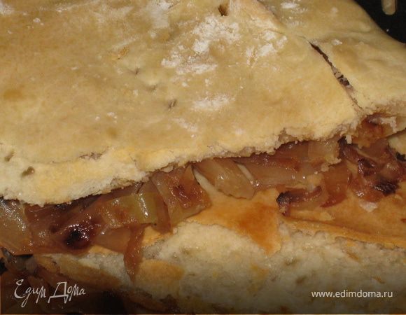 Сверху выложить еще один пласт теста, потыкать его вилкой. Темп. 200С около 30 мин. на второй полке сверху.