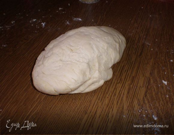 В глубокую миску высыпать муку, щепотка хорошая мелкой соли, пару ложек оливкового масла, вода. Воду вливайте постепенно, замешивая тесто! Воды должно быть минимальное к-во, тесто очень крутое и эластичное. Хорошенько вымесить его. Оставить ~ на час в теплом тесте в пищевой пленке (оно подпушится и помягчеет слегка, будет легче с ним работать) 