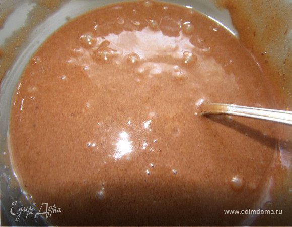 Смешать все ингредиенты для теста. Тесто будет довольно жидким.