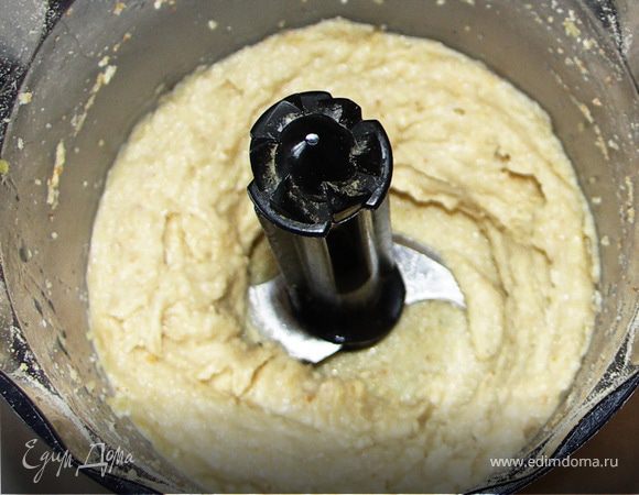 Кешью помыть.Измельчить в блендере.Добавить варенье и измельчить до состояния пасты.