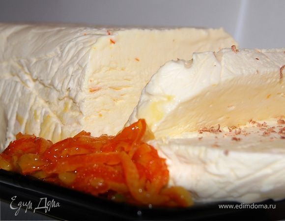 Соус остужаем и подаем с парфе.