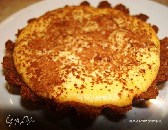 Выпекать около 30 минут. Как только начинка начнет приобретать золотистый оттенок – готово!