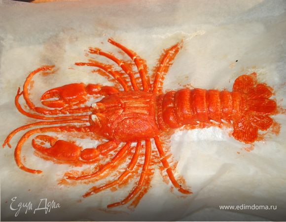 Для раскраски нам нужно смешать белок с сахарной пудрой,разделить смесь на три части и добавить поочередно корицу,голубую пищевую краску(для глазок) и красную с оранжевой.Тщательно перемешать и раскрасить "рака".