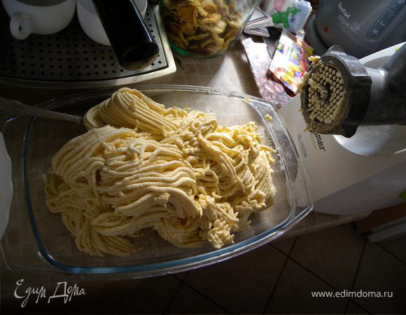 ...всю "массу" пропустила через мясорубку (благо дело, она у меня електро)...