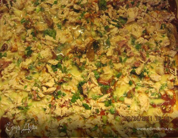 Сформировать пиццу и поставить в нагретую до 200 С духовку на 15-20 минут